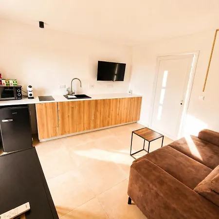 T2 Nature Chic 5 Min Aeroport Apartment *